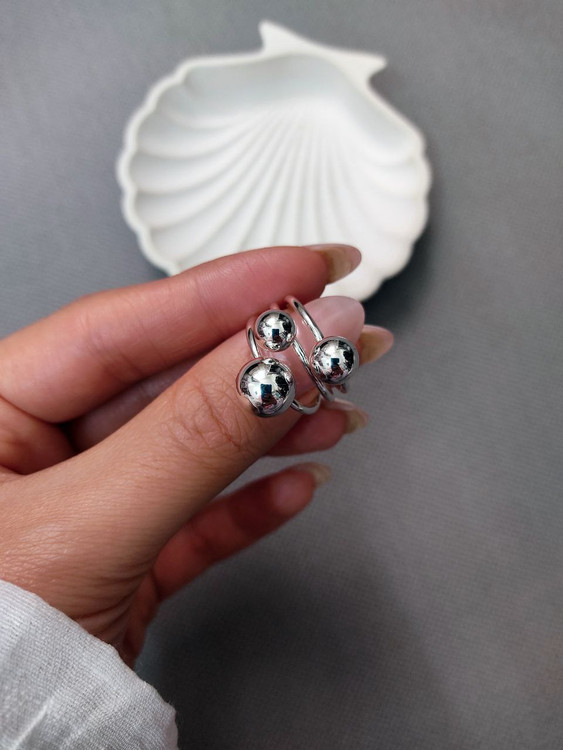 جزئیات انگشتر توپی با 3 کره براق