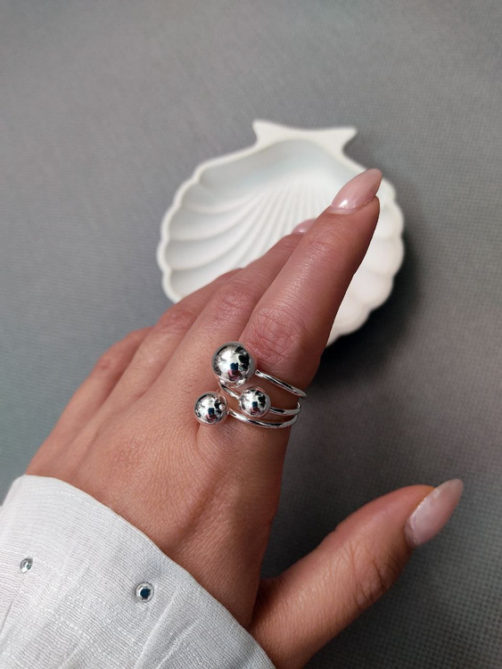 انگشتر کروی شیک با آستین سفید شیک