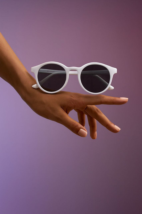 عینک آفتابی گرد Gentle Monster سفید مات با عدسی دودی