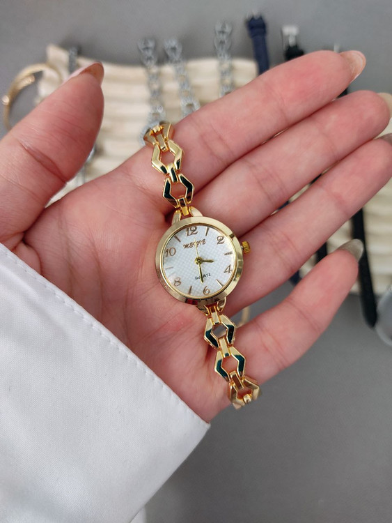 خرید ساعت مچی لوکس زنانه طلایی با طراحی ظریف، مناسب هدیه و مجالس رسمی