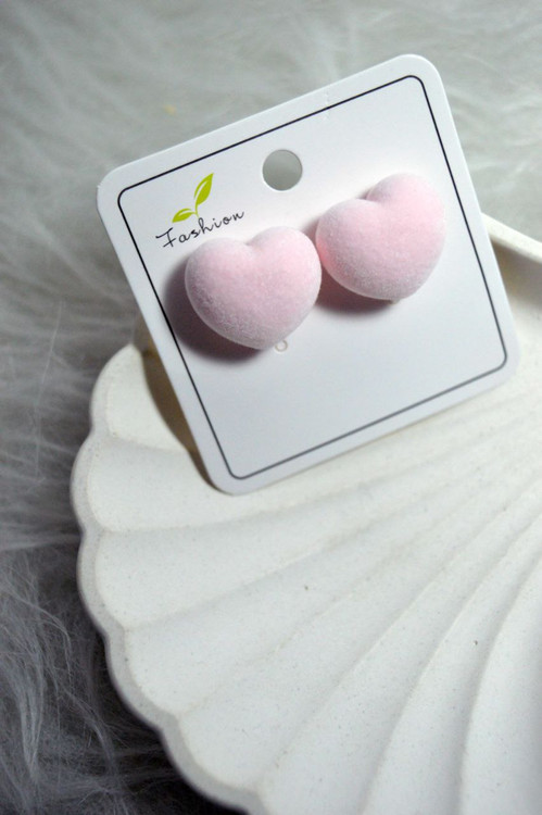 گوشواره میخی طرح قلب صورتی مخملی