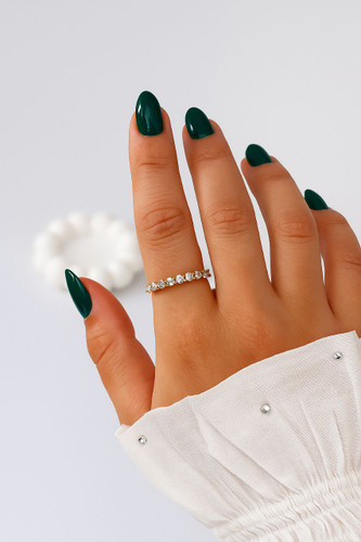 انگشتر تنیسی زنانه طلایی ردیفی با نگین های زیرکونیا و طرح پشت حلقه