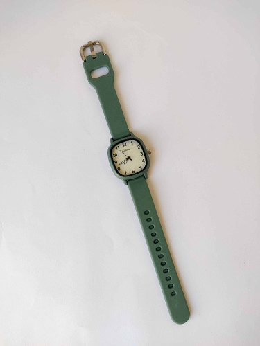 ساعت صفحه گرد سبز زنانه