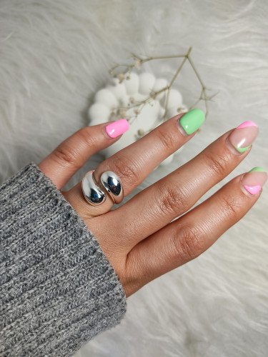 انگشتر استیل زنانه نقره ای مدل آوان با طراحی خاص