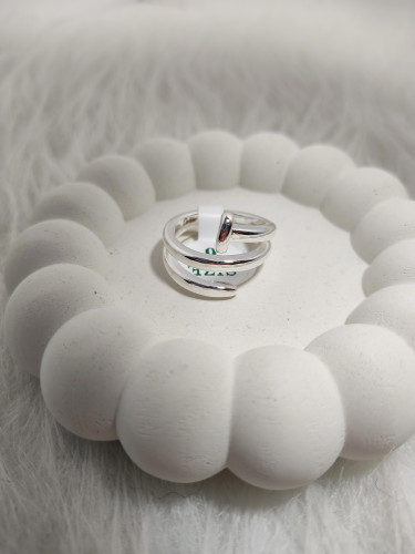 انگشتر استیل زنانه مدل اسپیرا با طراحی میخ مینیمال