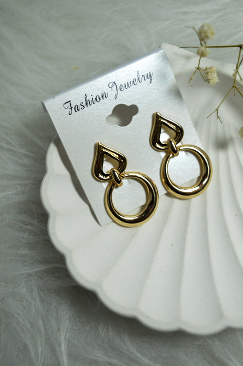 گوشواره زنانه مدل هارمونی طرح قلب و حلقه طلایی