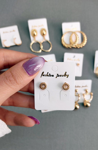 گوشواره میخی زنانه طلایی مدل آلیا با طراحی دایره ای بافت دار