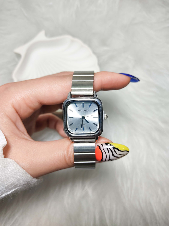 ساعت مچی زنانه نقره ای صفحه نقره ای