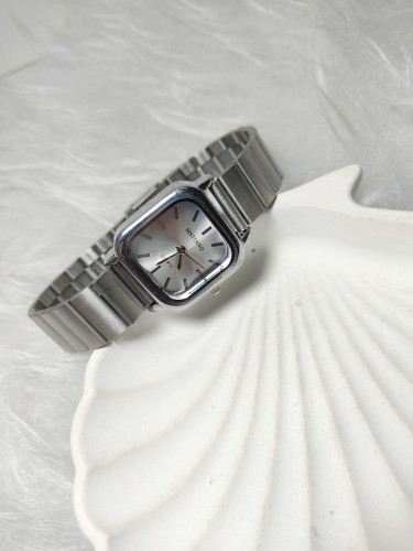 ساعت زنانه صفحه نقره ای