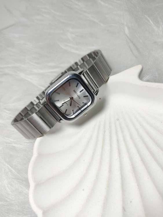 ساعت زنانه صفحه نقره ای