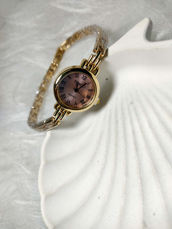 ساعت مچی بند فلزی صفحه رومی