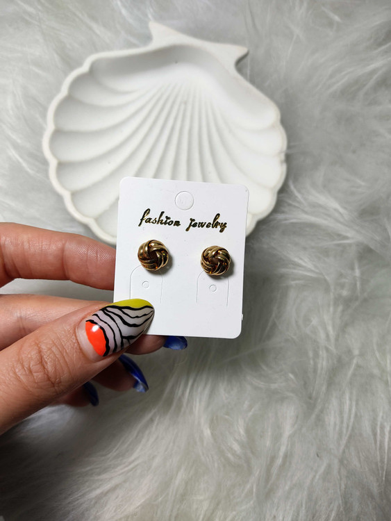 گوشواره میخی طلایی گره ای زنانه