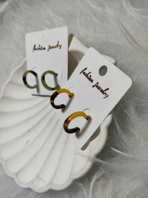 گوشواره حلقه ای رزینی زنانه سبک مینیمال