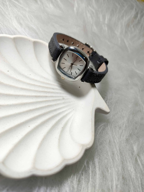 ساعت کلاسیک بند چرمی