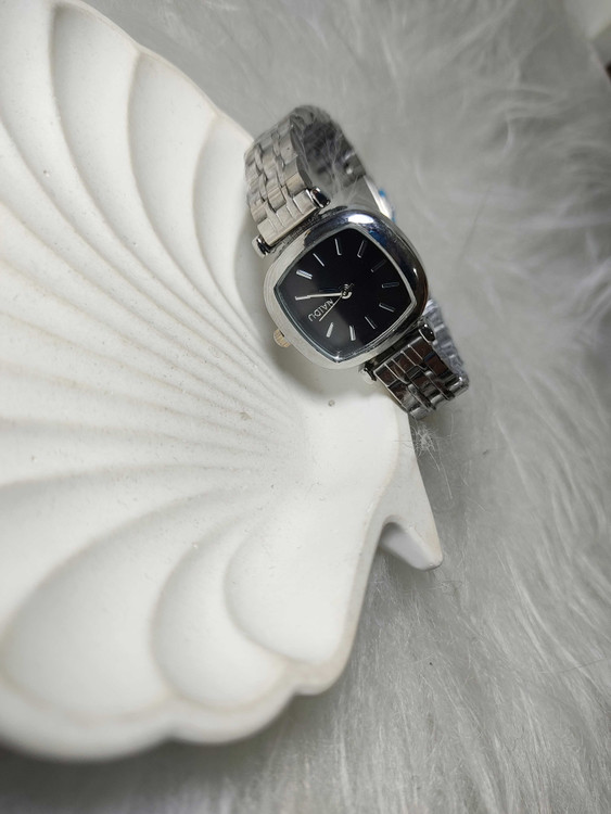 ساعت زنانه استیل صفحه مشکی مربعی