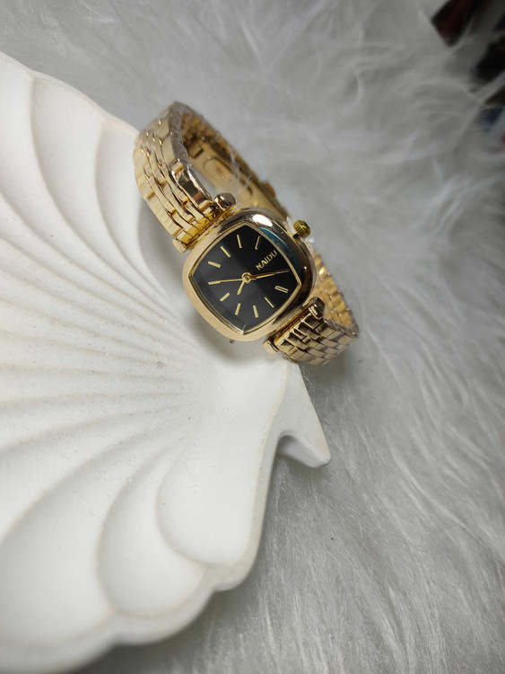 ساعت زنانه طلایی صفحه مشکی